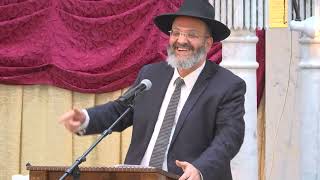 הטלאי הצהוב של העולם החרדי | הרב מיכאל מזוז (הרב דניאל זר) - התמונה מוצגת ישירות מתוך אתר האינטרנט יוטיוב. זכויות היוצרים בתמונה שייכות ליוצרה. קישור קרדיט למקור התוכן נמצא בתוך דף הסרטון