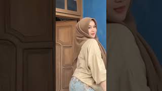 Download lagu cewek Tiktok pake daster goyang pargoy hot | tante pemersatu bangsa | tiktok dance challenge #shorts mp3