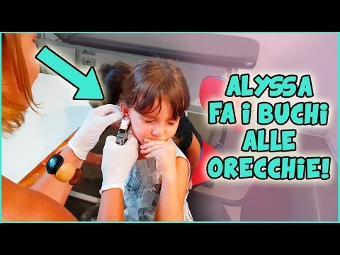 Alyssa fa i buchi alle orecchie!!