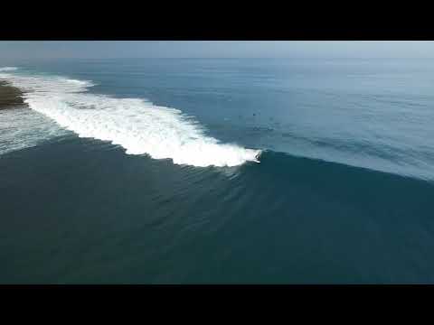 Snimka čvrstih valova u Afuluu dronom