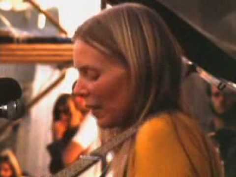 Joni Mitchell - Big Yellow Taxi Live Isle of Wight 1970