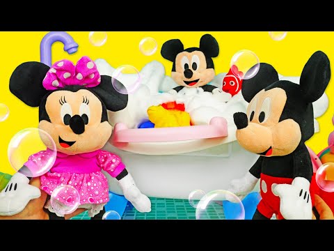 Jeux pour enfants avec Minnie et Mickey Mouse. Patrick ne veut pas se baigner! ❌