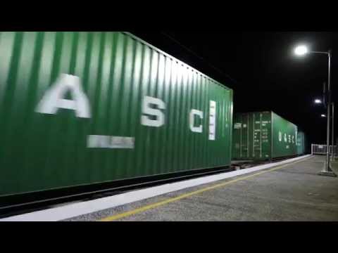 Solo MZ1443 with Qube 1565 at Narara - 13/8/15