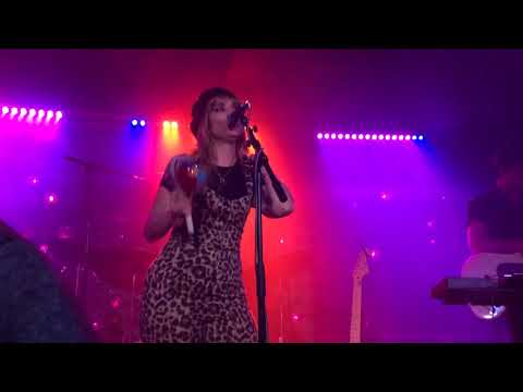 Nicole Atkins - Darkness Falls So Quiet (LIVE)