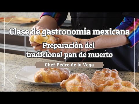 Preparación del tradicional pan de muerto