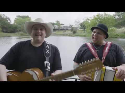Los Texmaniacs - "Soy de San Luis" [Live Performance Video]