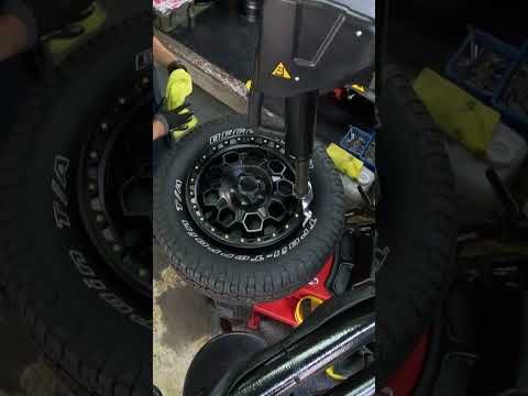 KMC KM545 TREK BF Goodrich