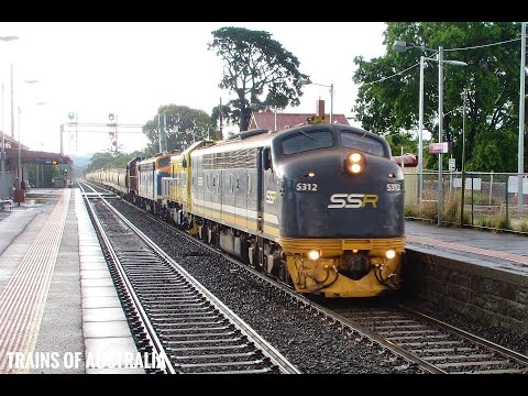SSR hauls a daytime grain with S312, P14, B76 and P18 ex Elmore on 9098 through Gisborne - 02/01/23