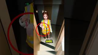 Download lagu This guy surprised his courier girl😆 #shortsvideo mp3