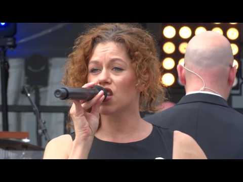 Orkest Koninklijke Luchtmacht en Irma van Pamelen bij Veteranendag Amsterdam 2016