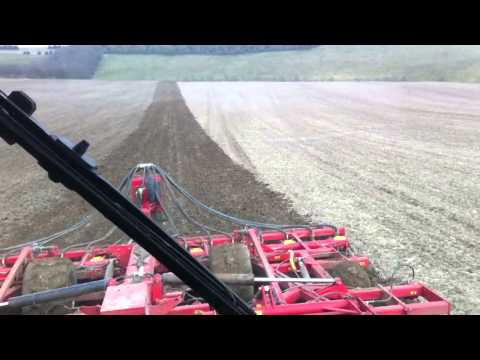 New Challenger MT875E pulling a 7M TopDown