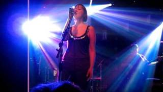 Suzanne Vega - Bound (live in Toronto 2007)