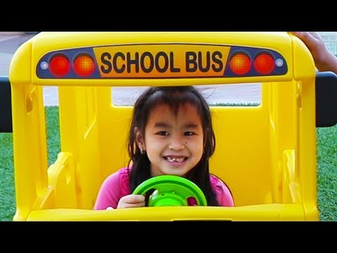 Jannie Pretend Play Going to School with Giant Bus Toy Video