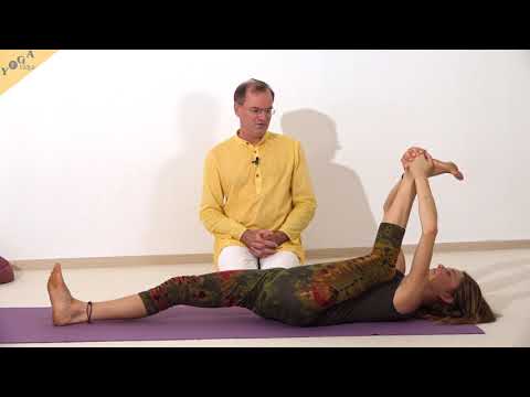 Liegender Spagat mit Händen um die Ferse - Yoga Asana Lexikon