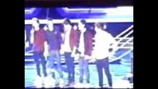 One Direction ospiti ad XFactor - Live While We&#39;re Young (Live)