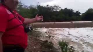 preview picture of video 'Chuva de 72 milimetros em Caio Prado causa enchente em rio'