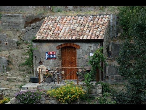 Bar Vitelli II on a farm in Sicily, Italy. American expats in Sicily.