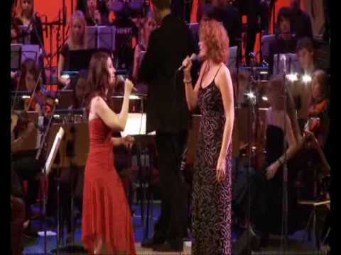 Silvia Vicinelli & Nicole Berendsen sing 