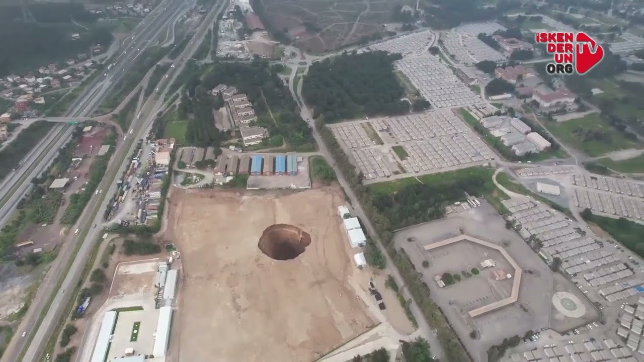 İskenderun’da Dev Obruk Büyümeye Devam Ediyor…