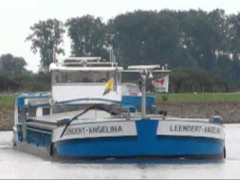 Vorbeifahrt Binnenschiff Leendert-Angelina - GMS - 02322281 zu Berg