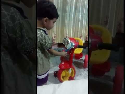 Musfirah is cleaning her Cycle #mushinfotainment #cutebaby #viral #clean #cycle #cute #trending
