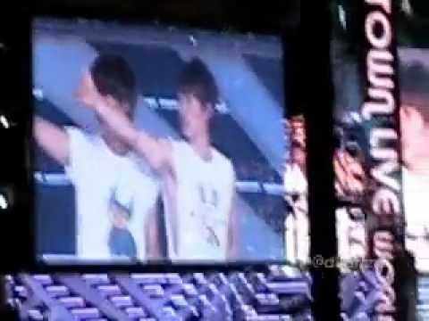[FANCAM] 120922 SMTown Jakarta Ending Cut - Sungmin Eunhyuk "Thumb Kiss"