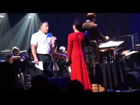 Lea Salonga's standing ovation performance of A Whole New World w/ Glenn Ritchie an audience member