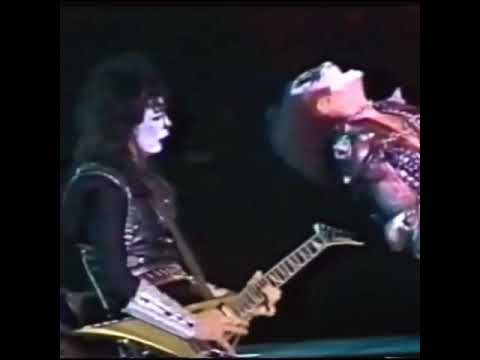 Calling Dr. Love solo by Vinnie Vincent of Kiss