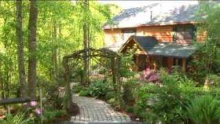preview picture of video 'Lazy Bear Lodge Valle Crucis Bed and Breakfast'