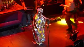 Ms. Lauryn Hill Remixes Drake&#39;s &quot;Nice For What&quot; Live at the Apollo 5/1/18