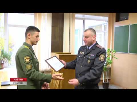 Не растерялся и пришел на помощь. Курсант из Гомеля помог попавшим в ДТП  видео