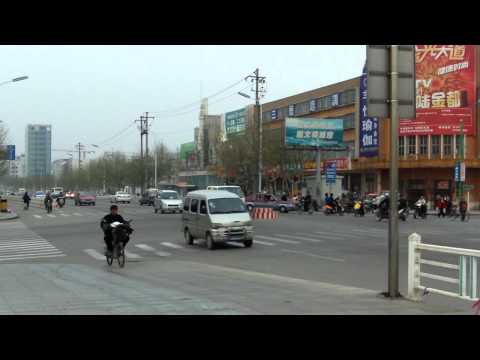 'normale' Kreuzung in China - zum Schmunzeln für Deutsche