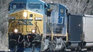 preview picture of video 'Coal Train Past Tie Unloader in Shenandoah Junction'