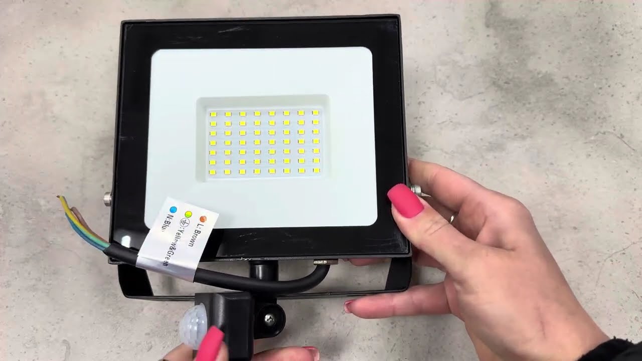 Светодиодный прожектор ARDERO LL-2050ARD 50W 4500Lm 6500K черный IP65 с датчиком (80024)