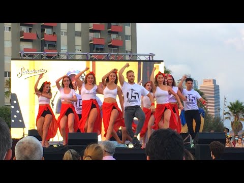 Salsa Dance - Salsaloneta en Barceloneta | Festa Major in Barcelona Spain