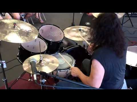 DDRUM Artist Vinny Appice performs "Holy Diver"!