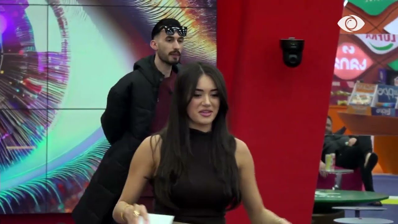 Zarfi në shtëpi, Kristi shkëmben dy banorë/ Miri futet në shpellë, Gimbo rikthehet në shtëpi