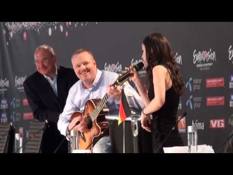 Lena sings about her accent (Second Press Conference)