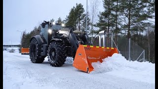 HÖYLÄKAUHA JA RASPI TOSITOIMISSA - Valtra T175D traktoritehtaan tienhoitokoneena