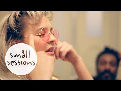 Anne-Marie - Alarm (acoustic) | Småll Sessions