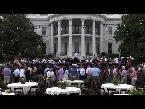 Trump al picnic: "io amico di politici, chi l'avrebbe mai detto"