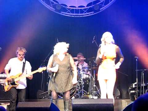 V.Špinarová,M.Konvičková-Lucerna 5.1.2012-To máme mládež!