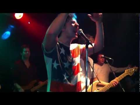 Stouni v Metru Satisfaction!