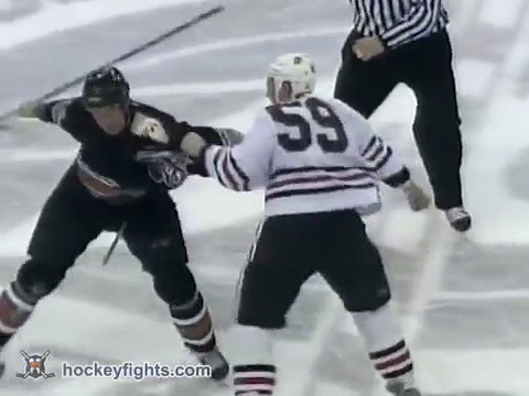 Travis Moen vs Rick Berry