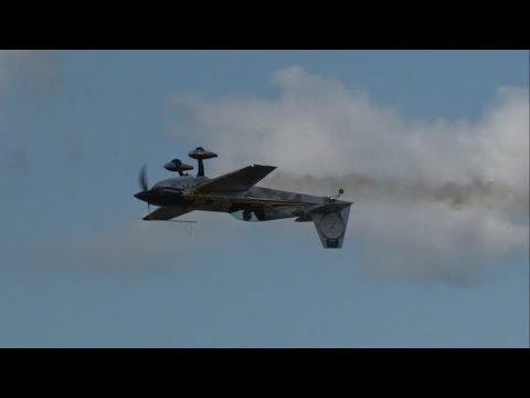 2019 New York International Air Show - Michael Goulian