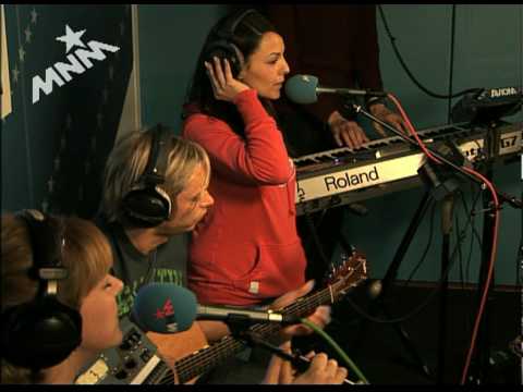 Bezoek bij Thibaut - Milk Inc.bracht 'Storm' live in de studio