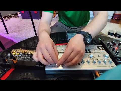 Behringer TD-3 + Korg Volca Beats jam
