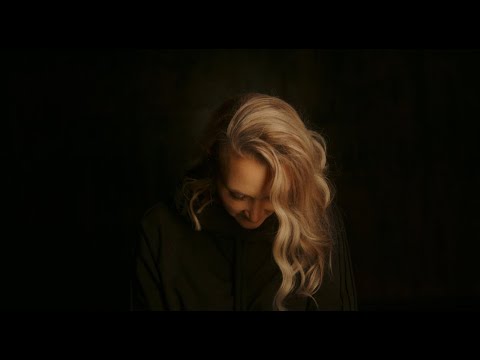 Премьера Video - Ульяна Karakoz “Нахрена” (2021)