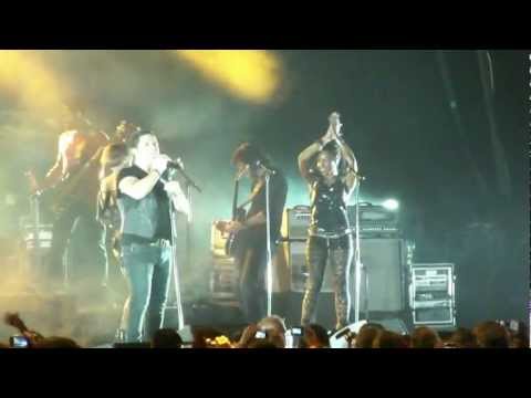 Alejandro Sanz Apresentando os músico Chris Hierro e fazendo brincadeira Luna Park 04/03/11 Mbc