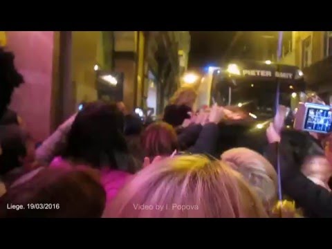 Lara Fabian et ses fans. Après le concert à Liège.& 19 03 2016 &